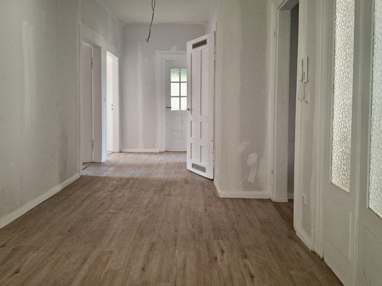 73728 Esslingen: Erstbezug nach Sanierung. Modern mit Altbauflair. 3-Zimmer + große Wohnküche. 1OG. - Foto 1