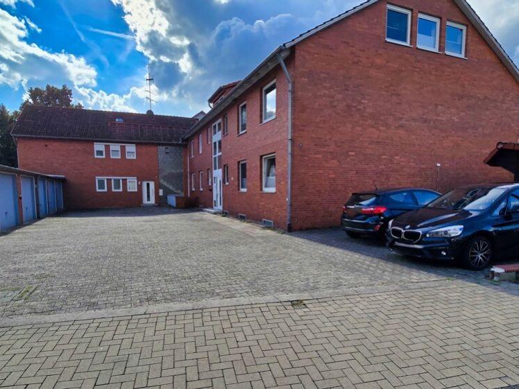 4-Zimmer-Dachgeschosswohnung mit Einbauküche & eigener Terrasse: Ein Platz zum Wohlfühlen! - Photo 1