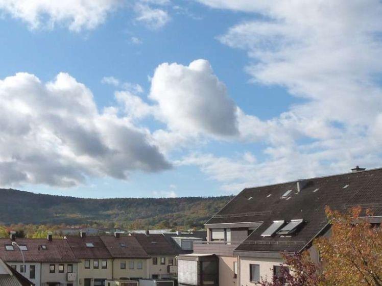 Großzügige DG-Wohnung am Feldrand von Rommelshausen - Foto 1