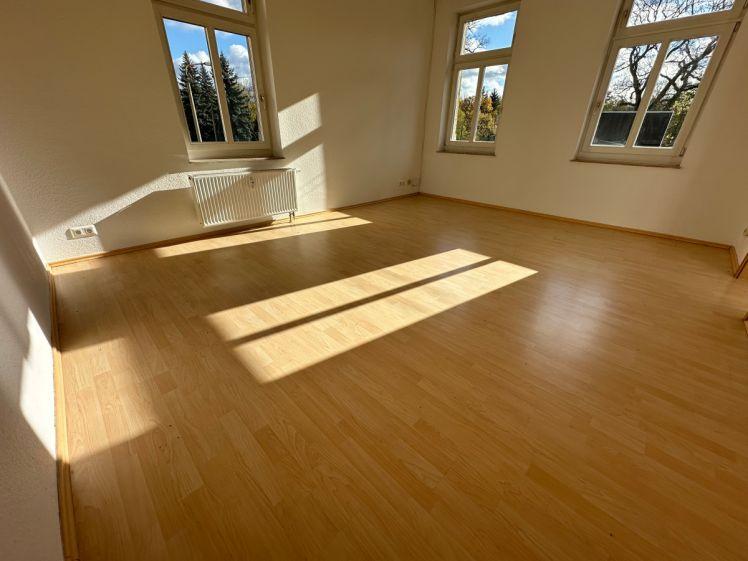 1. OG - Balkon - Stellplatz mgl. - Wanne - im 1.OG - frei ab 1.7.26 - Photo 1