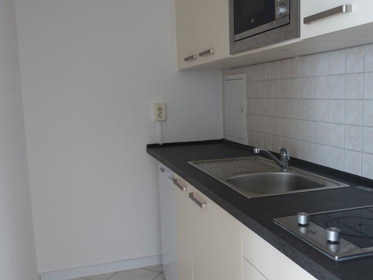 Single-Bude mit Einbauküche & Dusche & Balkon & Aufzug - Foto 1