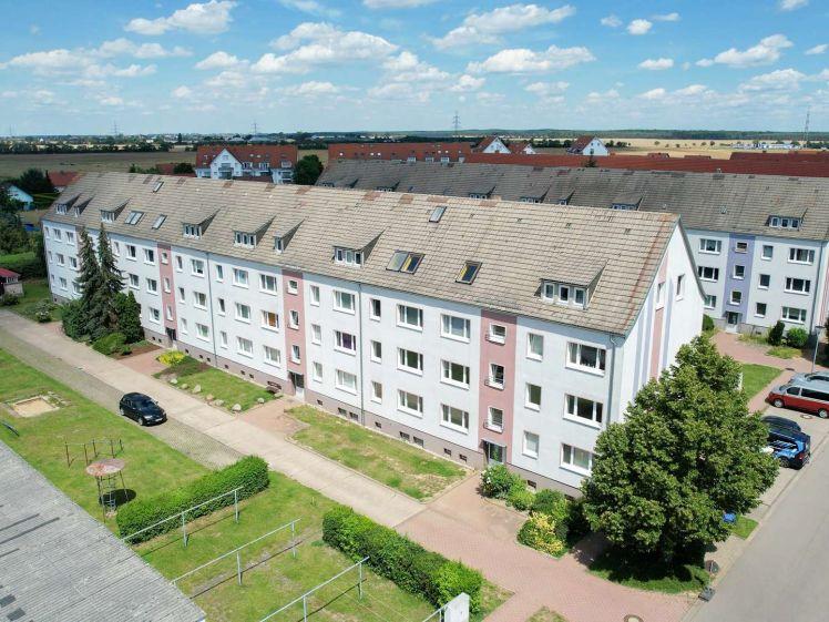 3-Zimmer-Wohnung mit separater Küche und Badewanne, renoviert, ab sofort - Photo 1