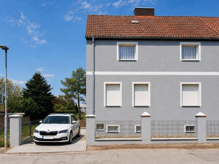 Modernes Einfamilienhaus mit Terrasse, großem Garten und viel Stauraum – Erstbezug nach Kernsanierung - Foto 1