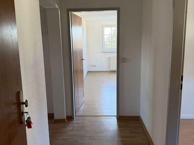 Helle Dreiraumwohnung mit ca. 74,99 m² Wfl., Einbauküche, Stellplatz in Tiefgarage!!! - Photo 1