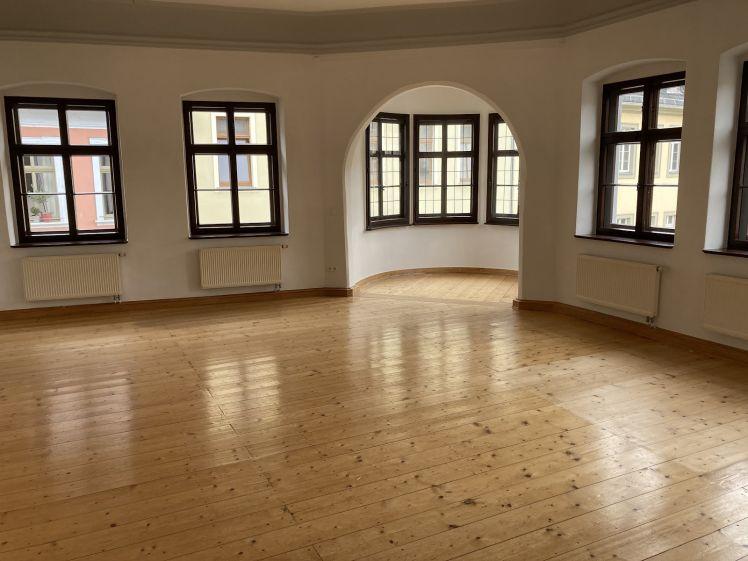 Altbaujuwel mit Erker, Stuckdecken und Holzdielen – zentral für Paare & Familien. - Photo 1