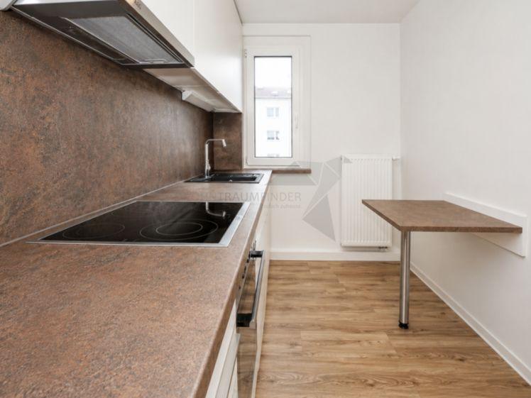 Hochwertig sanierte 2-Raum-Whg. mit Einbauküche, Balkon, Tageslichtbad & Einbauschränken - Photo 1