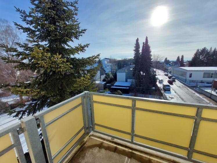 Tolle DG-2-Raum-Wohnung mit Balkon im Zentrum von Limbach-Oberfrohna - Foto 1