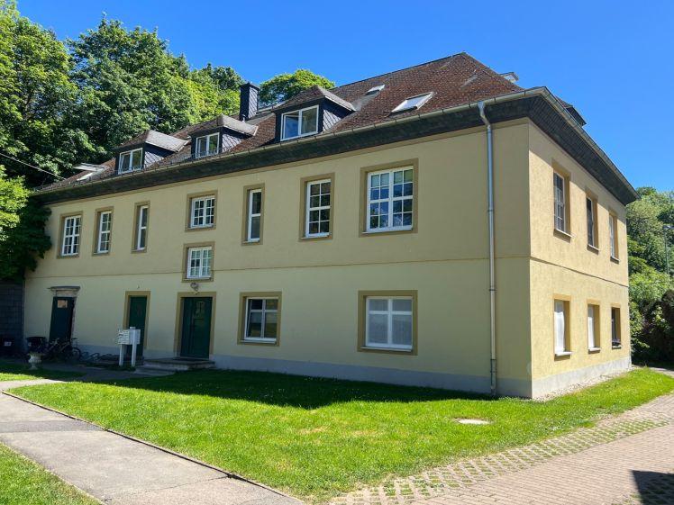Interessante Wohnung im 1. OG mit EBK und großer Terrrasse - Photo 1