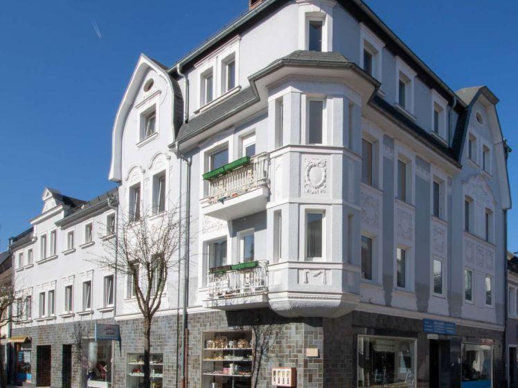 VERMIETUNG: Großzügige, Helle 4-Zimmer-Wohnung in Rehau, nahe Bahnhof. - Photo 1