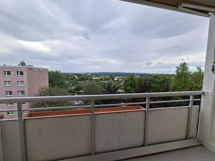 neu sanierte 3-Raumwohnung mit Aufzug und Weitblick - Foto 1