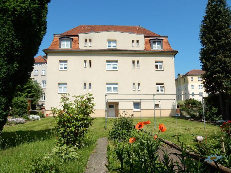 Drei Zimmer, herrliche Wohnküche, Schickes Bad und Garten hintendran! - Foto 1