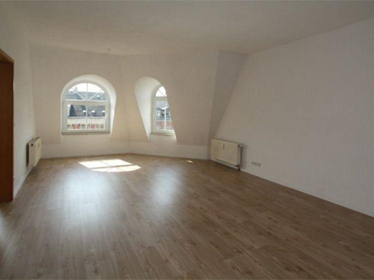 Gemütliche Single-Wohnung im Dachgeschoss mit Aufzug... Schloßteichnah... - Foto 1