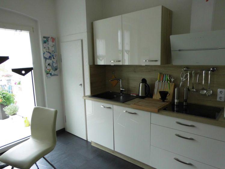 Sehr schön sanierte 3-Zimmer-Wohnung mit Balkon und Einbauküche in Bahnhofsnähe! - Photo 1