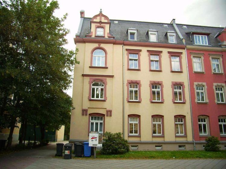 Ab 01.07.26!! Gemütliche kleine 2 Raum Dachwohnung mit Südbalkon - Photo 1