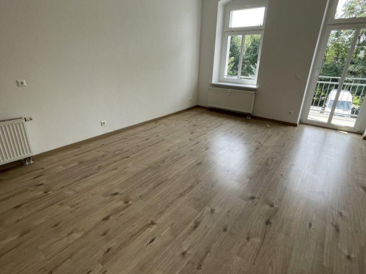 Zentrumsnah ! 1. OG / Bad mit Fenster / Laminat / Balkon - Photo 1