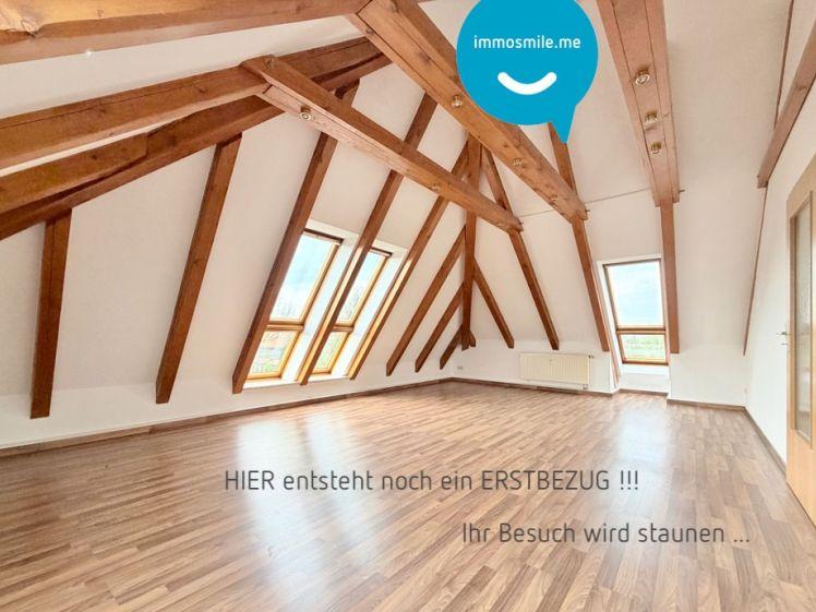ERSTBEZUG • 4 Zimmer • Dachgeschoss-Wohnung • Balken und Schrägen • mit Carport • in Schönau - Photo 1