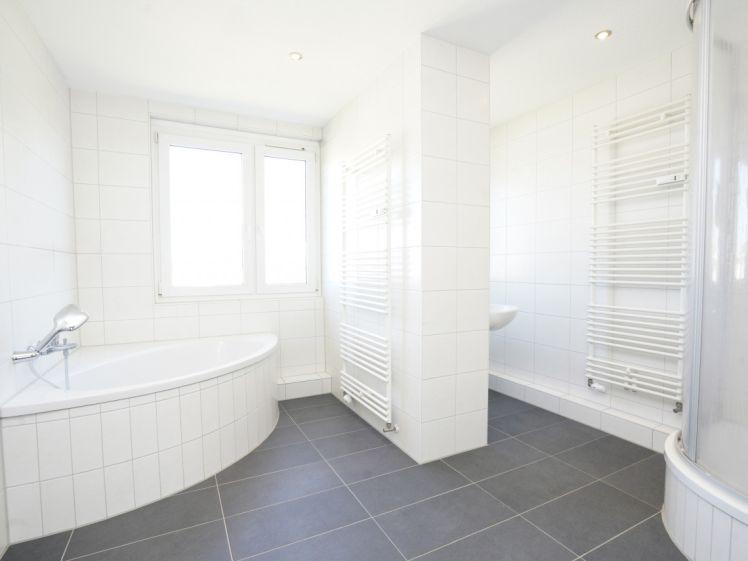 Großer Balkon / 2 Bäder - Foto 1