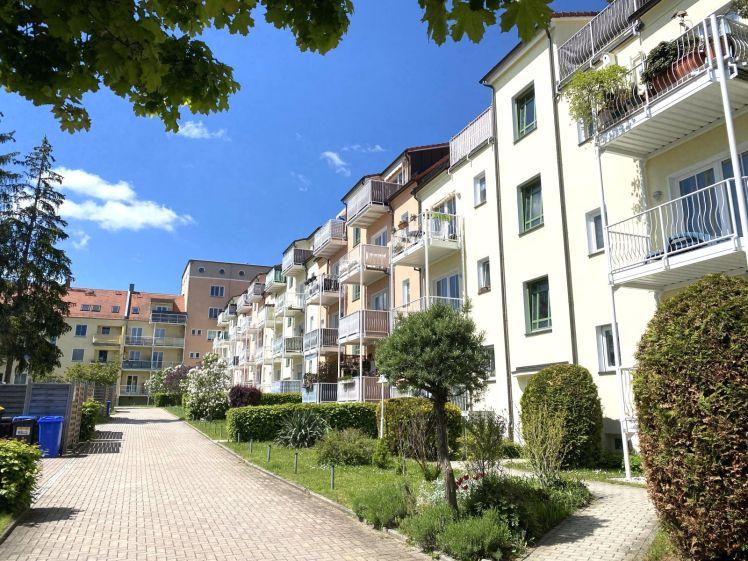 Ab 1.8.! Schöne 2-Raumwohnung mit Balkon, Tageslichtbad u. Stpl. in Marienthal! Blick ins Erzgebirge! - Foto 1