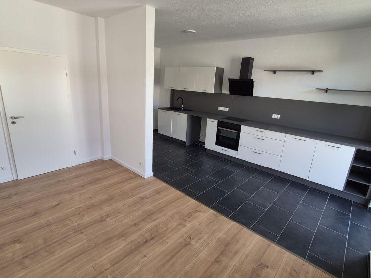 + + + komplett sanierte 3-Zimmer Wohnung mit Einbauküche und Balkon + + + - Photo 1