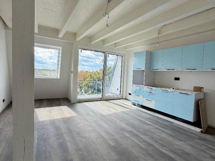 WENr.4 Erstbezug über den Dächern von Neukölln: Lichtdurchflutete Traumwohnung am Britzer Damm - Foto 1