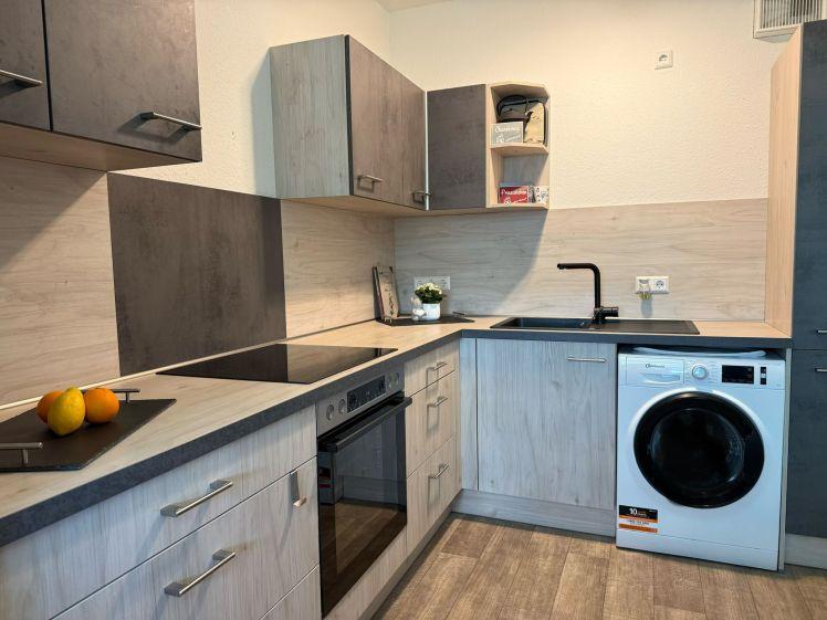 Ins 11. OG mit Lift- Südbalkon - EBK EINBAU mögl *** !!! - Photo 1