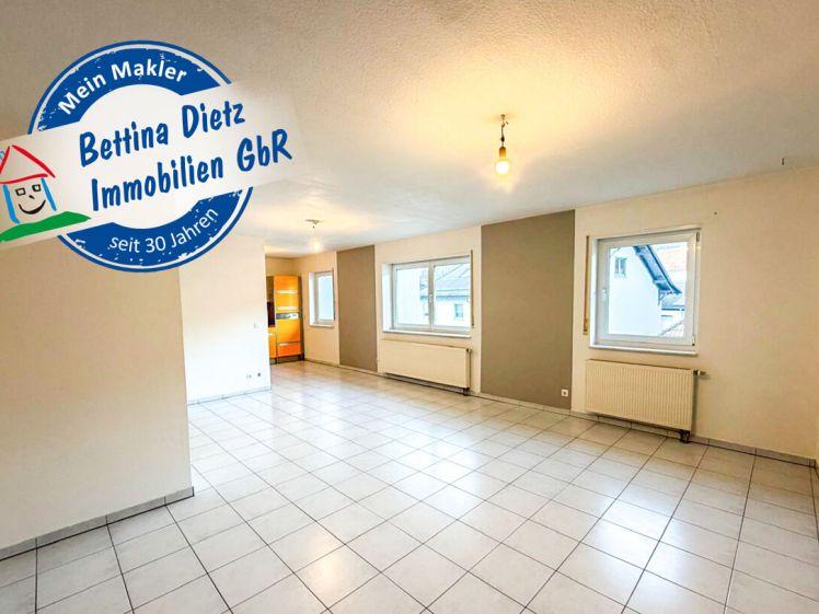 DIETZ: Bezugsfertige 2-Zimmer-Wohnung mit Einbauküche in ruhiger Lage von Leidersbach! - Foto 1