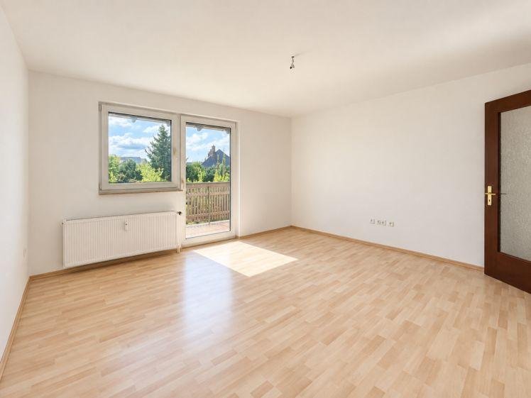 Danndorf: Helle 3-Zimmer-Dachgeschosswohnung mit Balkon und Einbauküche - Photo 1