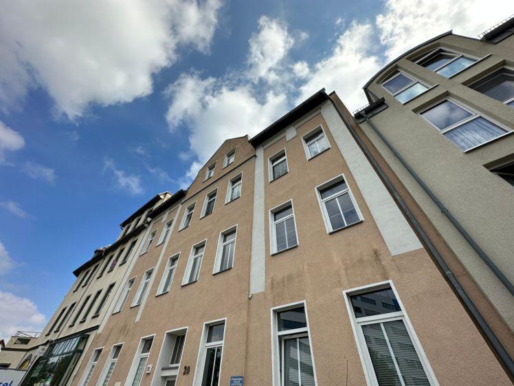 1. OG / Laminat / Küche mit Balkon / Bad mit Wanne/ u.v.m. - Photo 1