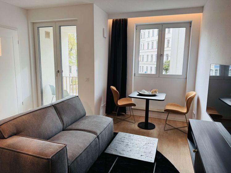 ***LUXURIÖSES WOHNEN IN MÖBLIERTEN APARTMENTS~LOGGIA~STELLPLATZ*** - Foto 1