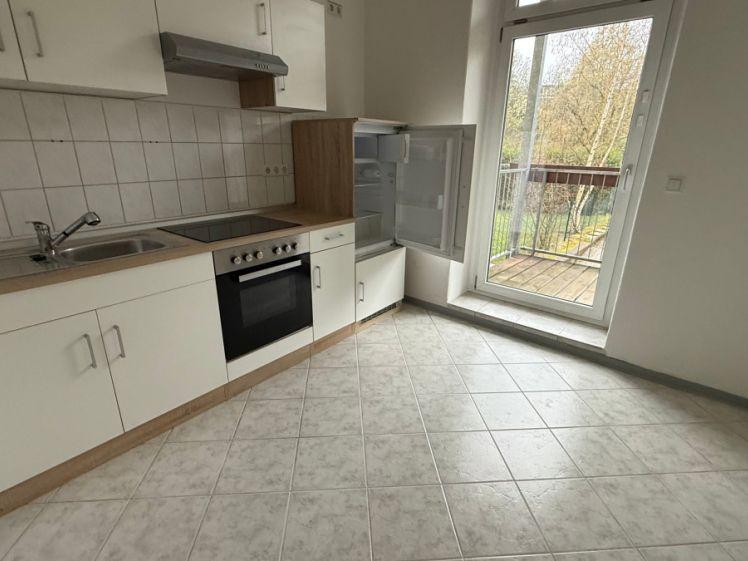 EBK*** - Stellplatz mgl. - neues LAMINAT - sonniger Balkon ! - Photo 1
