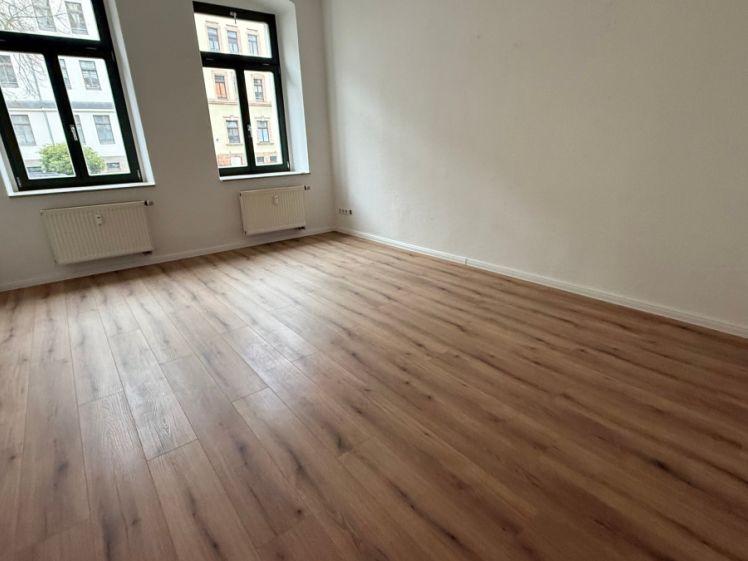 EBK*** - Stellplatz mgl. - neues LAMINAT - sonniger Balkon ! - Photo 1