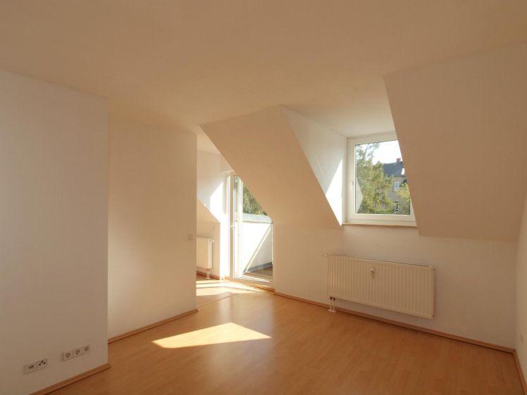 + Helle 2-Zimmer-Wohnung im DG mit Terrasse! Hochwertige Einbauküche! Ideal für junge Leute... - Photo 1