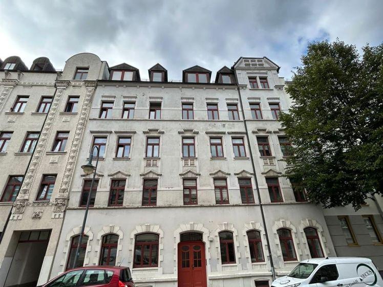 Großzügige 2-Zimmer mit Balkon, Wannenbad und Laminat in zentraler Lage! SP und EBK mgl. - Photo 1