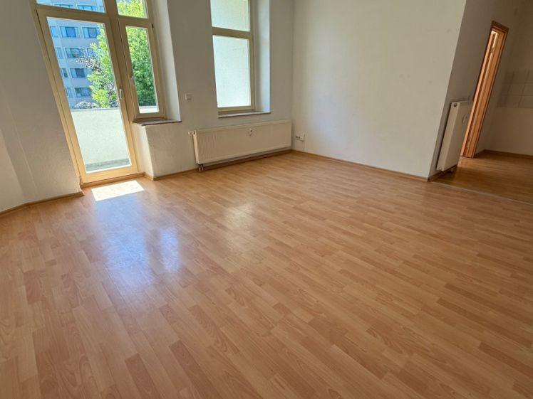 1.OG mit offener Küche und sonnigem Balkon ! - Foto 1