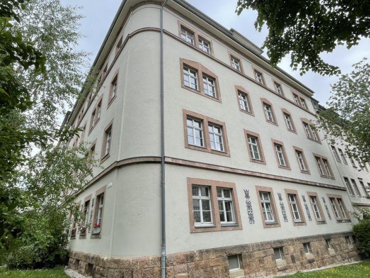 1. OG mit Aufzug / neues Laminat wird verlegt oder Kaltmietfrei mögl. - Photo 1