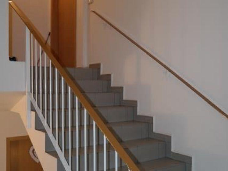 Großzügige DG 2-Zimmer mit Laminat, EBK und Bad mit Dusche in ruhiger Lage! SP mgl. - Photo 1