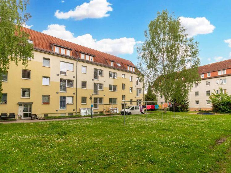 IHR ERSTBEZUG IN IDYLLISCHER LAGE | Traumhafte 4-Raum-Wohnung mit Süd-Balkon und Tageslichtbad - Photo 1
