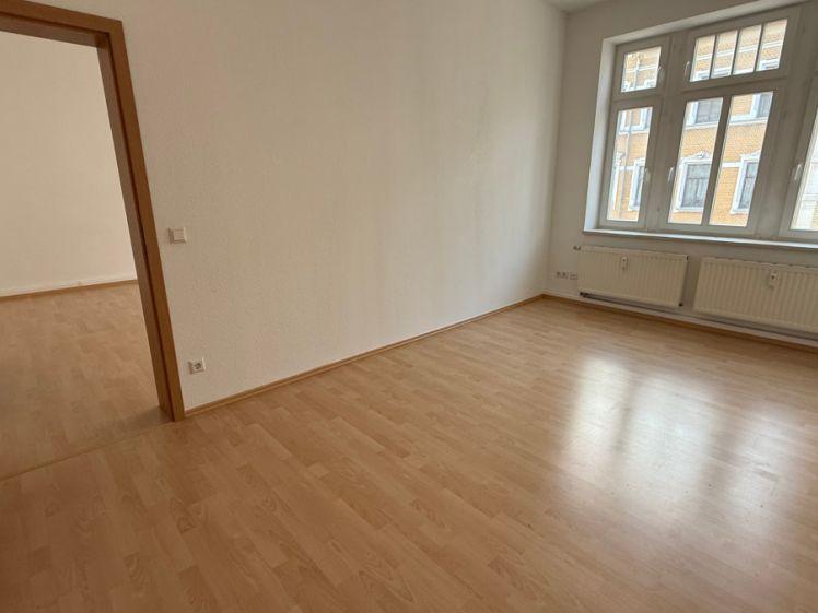 Whg. im 2.OG ! Küche mit Balkonzugang / Laminat / Bad mit Wanne u.v.m. - Foto 1
