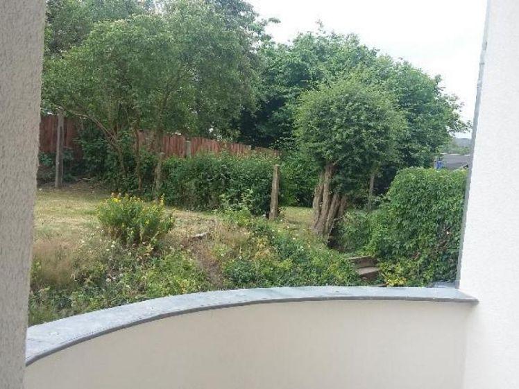 Frisch renoviert mit Balkon und Gartenmitbenutzung - Photo 1