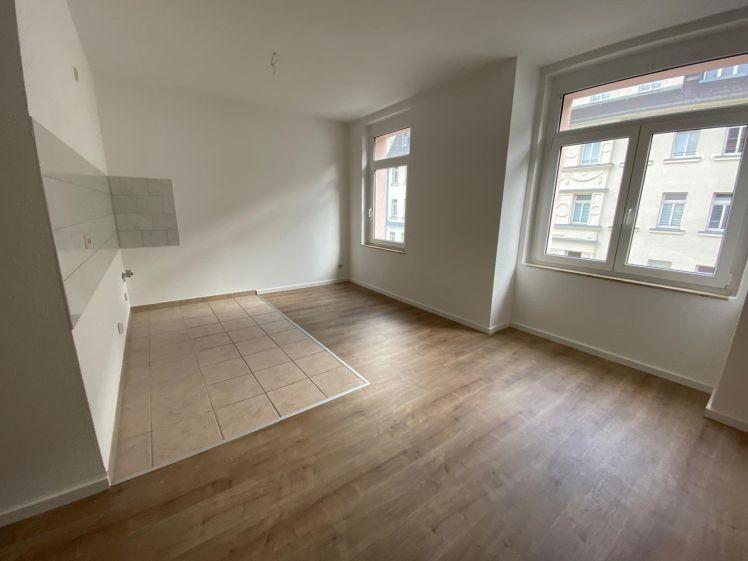 TOP sanierte Whg. im 2. OG - frei ab SOFORT !!! Bad mit Wanne u.v.m. - Photo 1