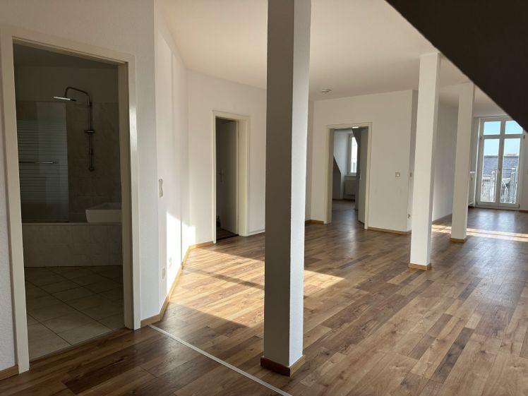 Helle Dachgeschosswohnung mit Balkon im Leipziger Zentrum - Foto 1