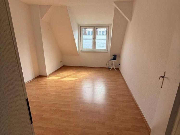 Wohnen über den Dächern: Charmante 3-Zimmer-DG-Wohnung mit Balkon - Foto 1