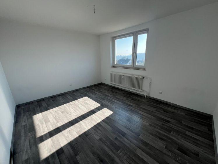 Helle 4-Zimmer-Wohnung mit Balkon in ruhiger Lage von Wunsiedel - 2. OG - ca. 91,45 m² - Photo 1