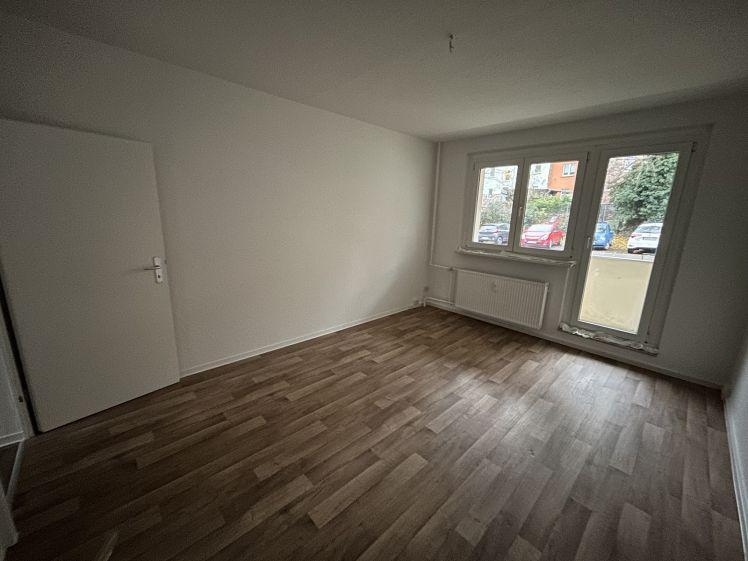 Gemütliche 3-Zimmer-Wohnung im Erdgeschoss mit Balkon! - Foto 1