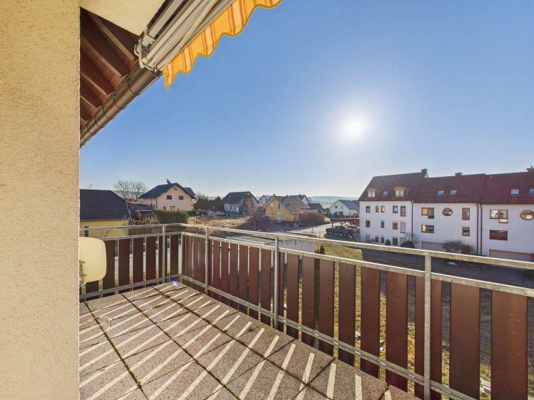 Sonnige 2-Raum-Wohnung mit Balkon in Auerbach - sofort bezugsbereit - Photo 1