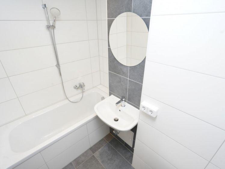 Modernes Bad / Balkon / Aufzug - Photo 1