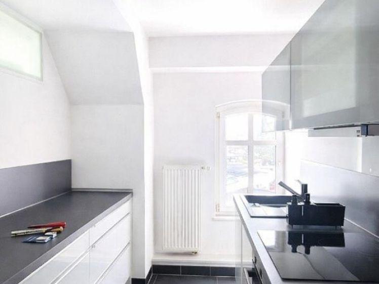 Stilvolle Dachgeschosswohnung mit hochwertiger Einbauküche, großem Keller und Stellplatz in Burg bei Magdeburg - Foto 1
