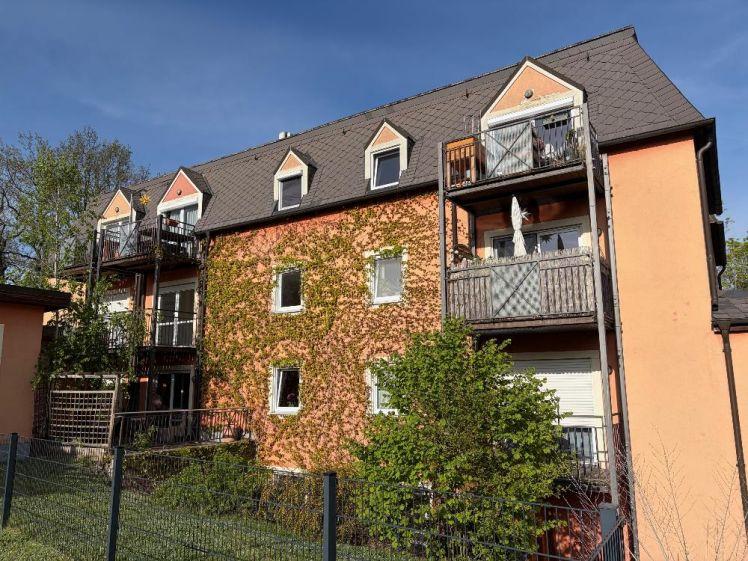 Radebeul-Lindenau: Kleine 2-Zimmer-Singlewohnung * frisch renoviert, mit Balkon & neuem Boden - Photo 1