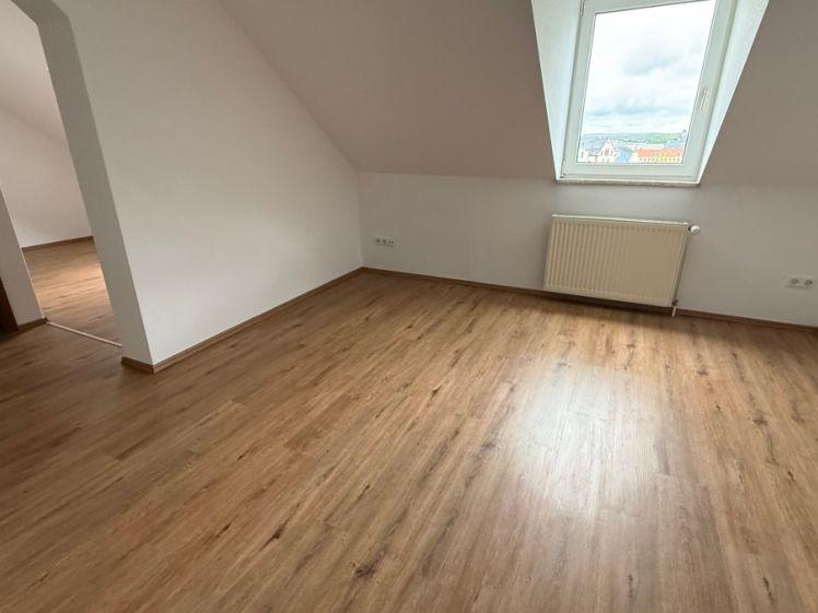 DG / 1-Zi-Whg. mit modernem Laminat - Bad mit Dusche - Photo 1
