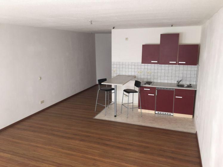 Frei ab 1.7.26 ! 3. OG mit Lift - inkl. EBK - modernes Laminat !!! - Photo 1